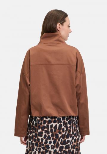 Куртка с накладнымит карманами