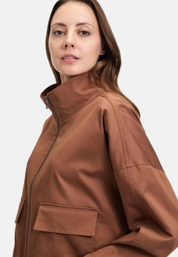 Куртка с накладнымит карманами