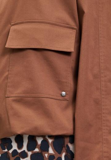 Куртка с накладнымит карманами