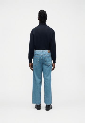 Прямые джинсы