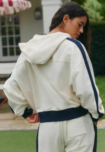 Пуловер с капюшоном