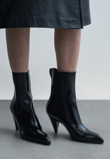 Высокие сапоги