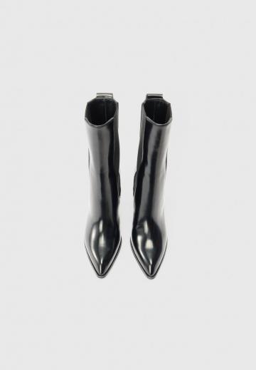 Высокие сапоги