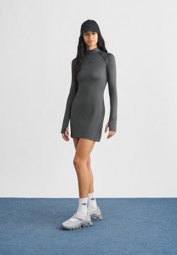 Короткое платье