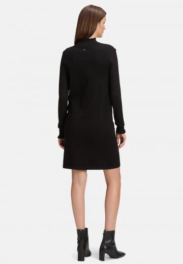 Вязаное платье