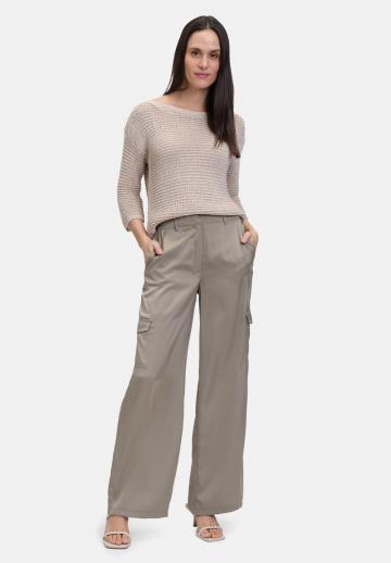 Брюки с накладными карманами