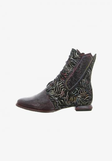 Ботинки на шнуровке