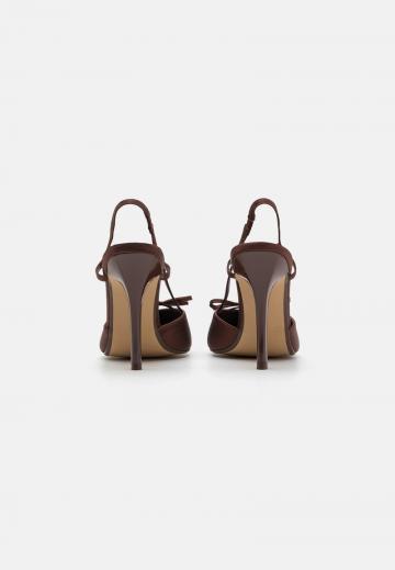 Туфли на высоком каблуке