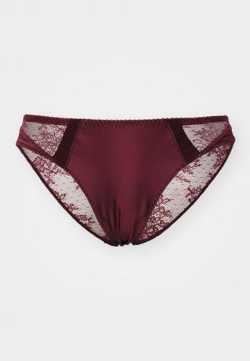 Трусы на бедрах