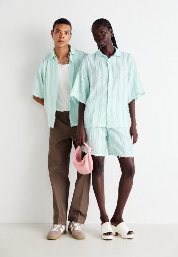 Рубашка с коротким рукавом