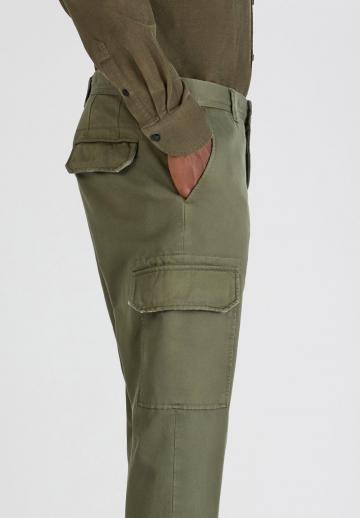 Брюки с накладными карманами