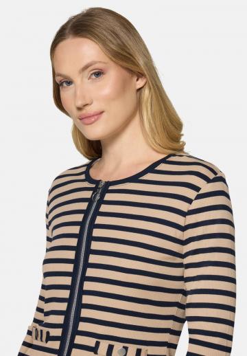 Вязаная кофта