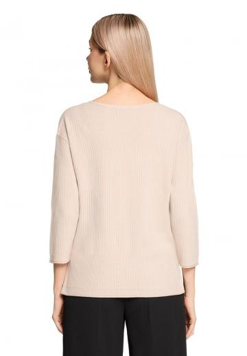 Пуловер с вырезом V