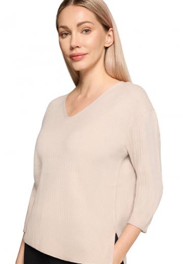 Пуловер с вырезом V