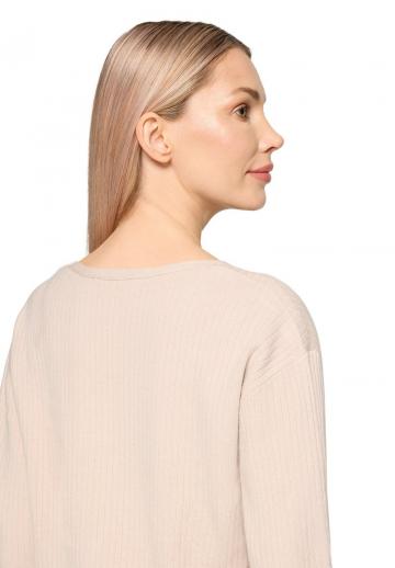 Пуловер с вырезом V