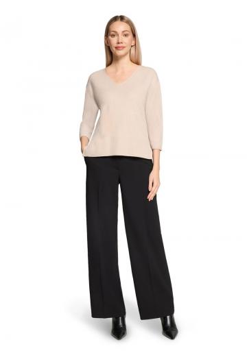 Пуловер с вырезом V