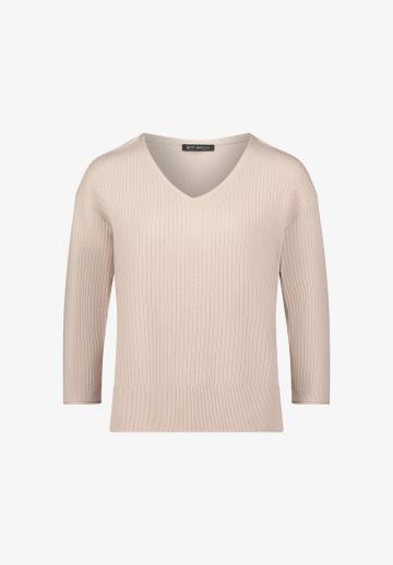Пуловер с вырезом V