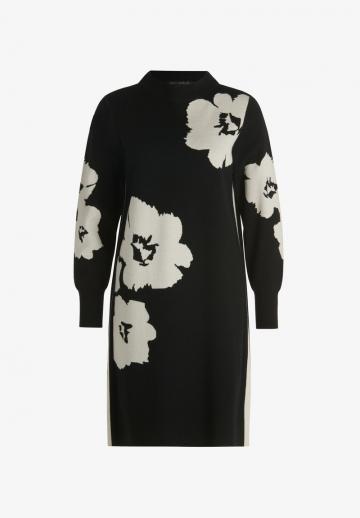 Вязаное платье