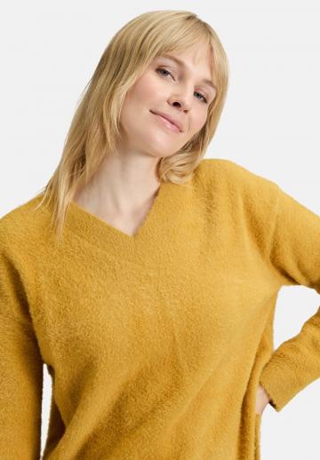 Пуловер с вырезом V