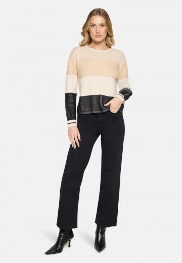 Пуловер в полоску