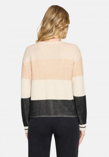 Пуловер в полоску