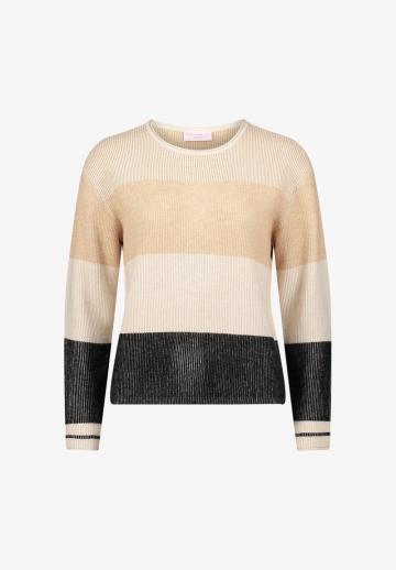 Пуловер в полоску