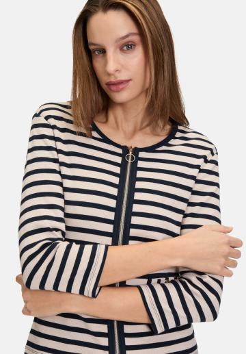 Вязаная кофта