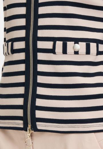 Вязаная кофта