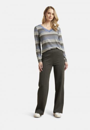 Пуловер с вырезом V