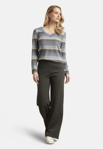 Пуловер с вырезом V