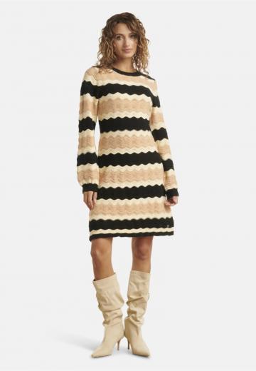 Вязаное платье