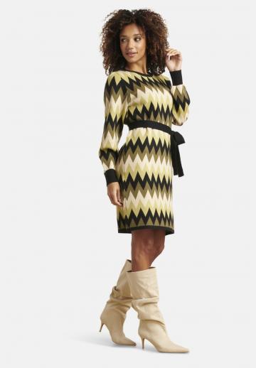 Вязаное платье