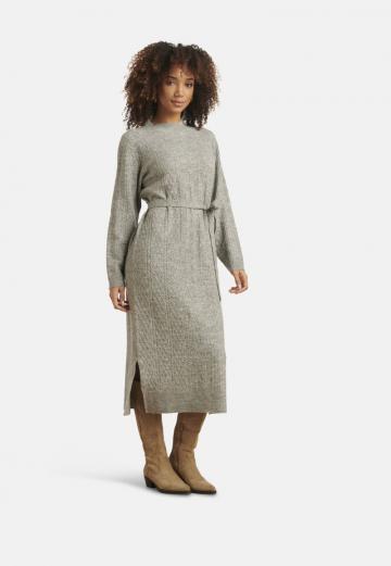 Вязаное платье