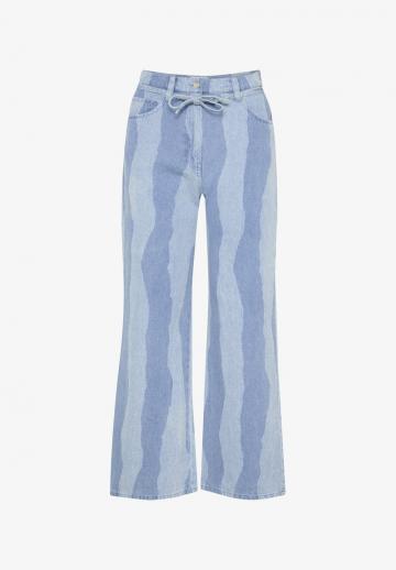 Прямые джинсы