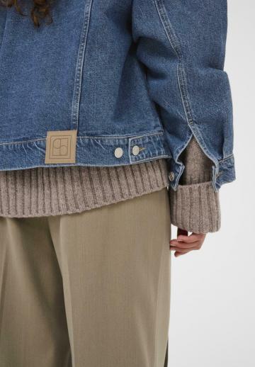 Джинсовая куртка