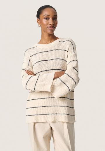 Пуловер в полоску