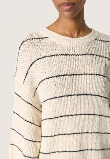 Пуловер в полоску