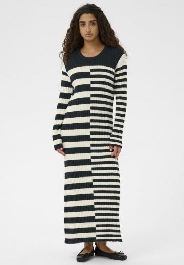 Вязаное платье