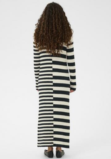 Вязаное платье