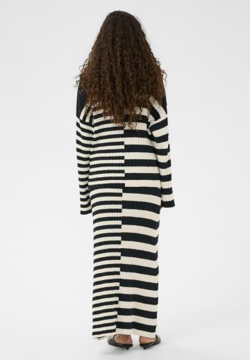 Пуловер в полоску