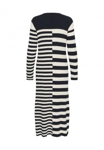 Вязаное платье