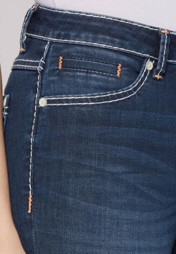 Узкие джинсы