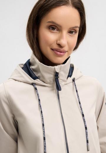 Короткое пальто