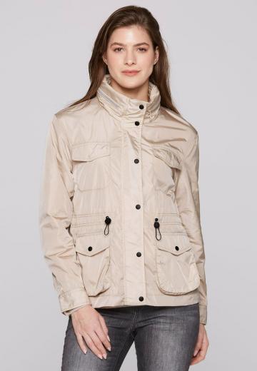 Куртка с накладнымит карманами