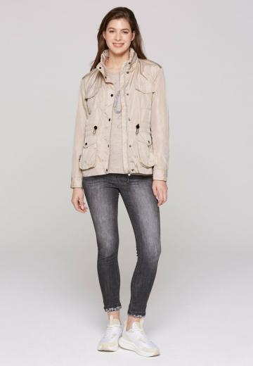 Куртка с накладнымит карманами