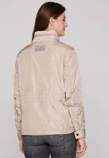 Куртка с накладнымит карманами