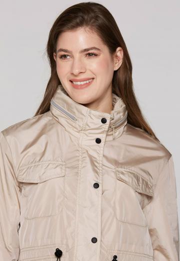 Куртка с накладнымит карманами