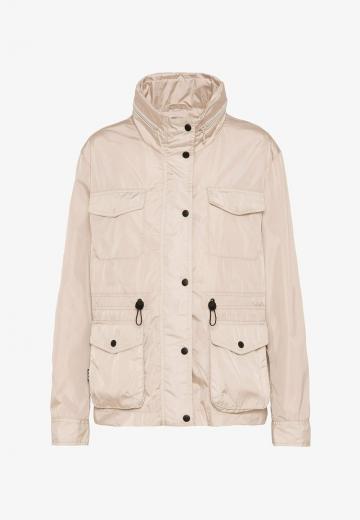 Куртка с накладнымит карманами