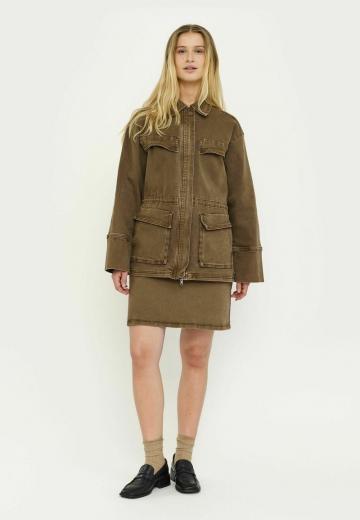 Куртка с накладнымит карманами