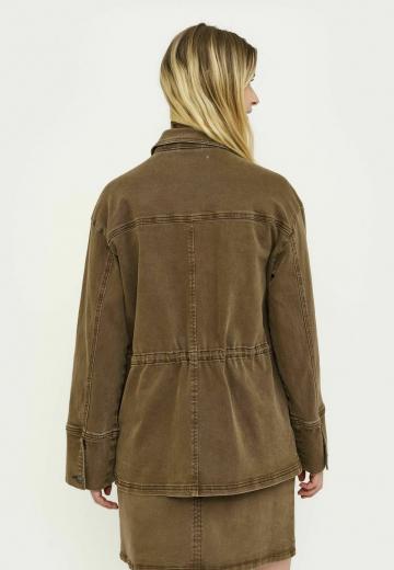 Куртка с накладнымит карманами